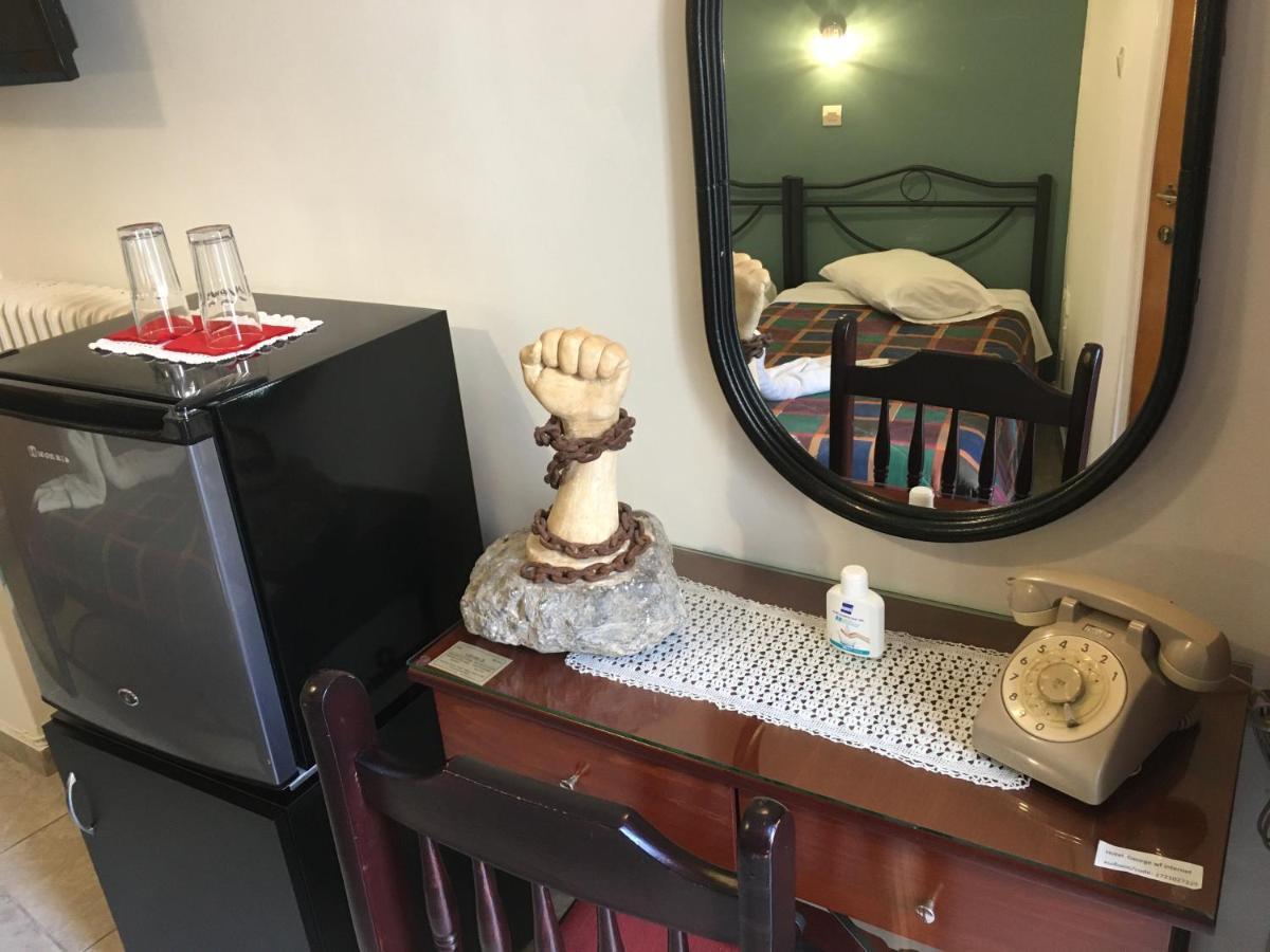 Hotel George カラマタ エクステリア 写真
