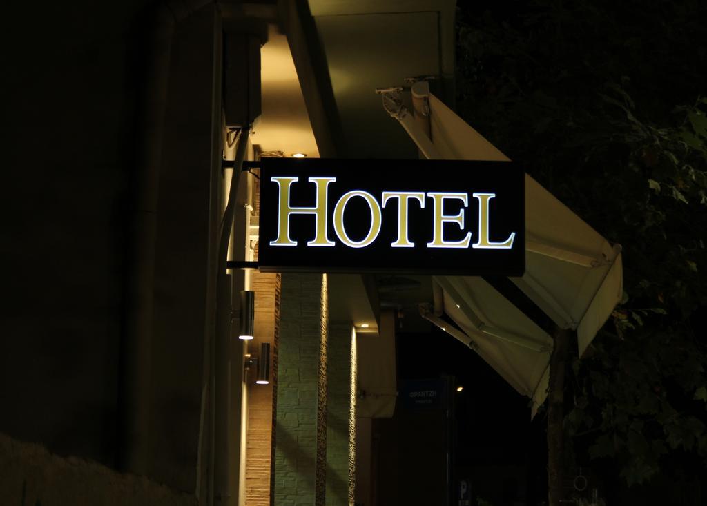 Hotel George カラマタ エクステリア 写真